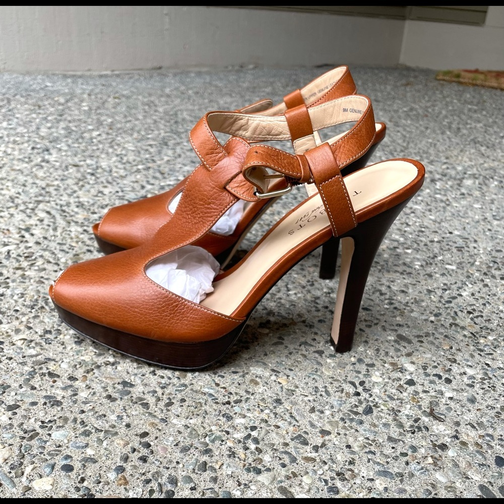 Talbots tan leather sandals size 9